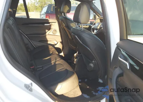 2018 BMW X1 xDrive28I из США, поврежденный, VIN WBXHT3C3XJ5L30737